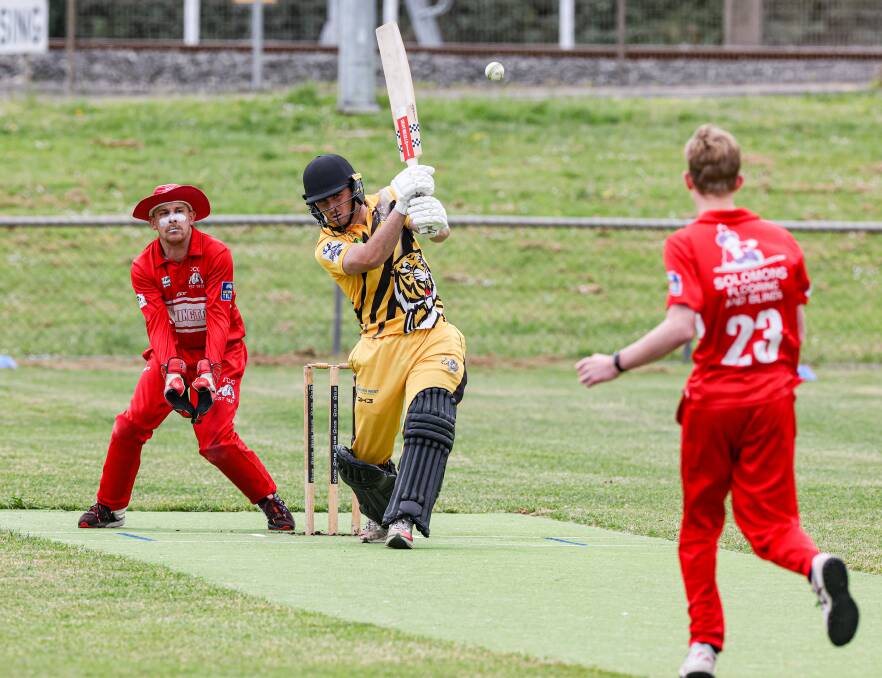 Theo Opperman strikes towards the straight boundary. Picture by Sean McKenna