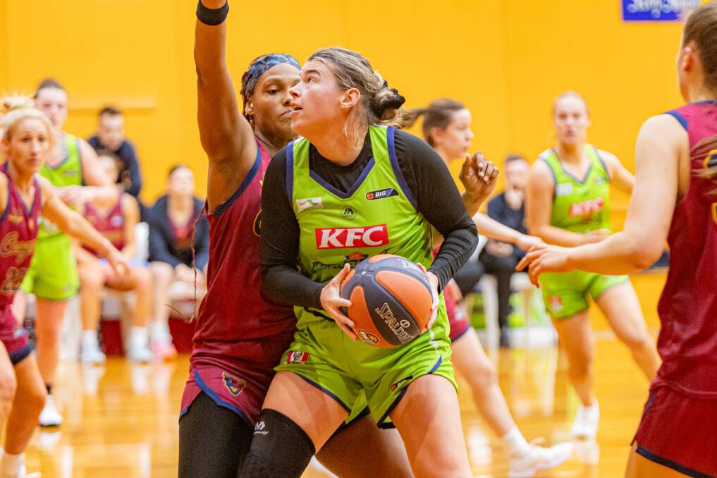 Warrnambool Mermaids polish import Julia Nielacna looks for the basket against McKinnon in April. Picture by Eddie Guerrero