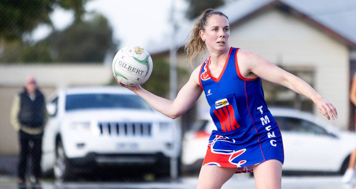 Jacqui Arundell searches for a teammate to pass to during the 2023 season. Picture by Anthony Brady