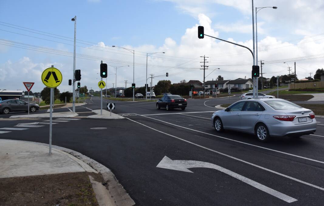 LIGHTS ON: Traffic lights at Rooneys Road and Princes Highway intersection are on.