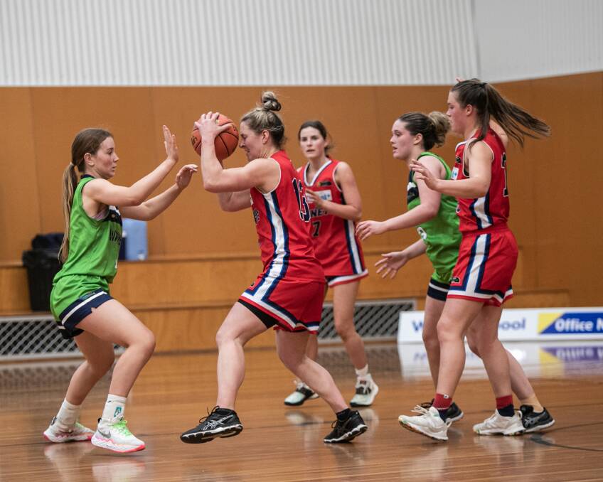 Warrnambool Mermaids' Matilda Sewell and Horsham Hornets' Emalie Iredell face off. Picture by Sean McKenna 