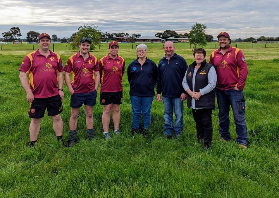Pomborneit landowners Katrina and Brendan Boyd (fourth and fifth from left) with Bulls' committee members Matt Richardson, Patrick Johnstone, Luke Reynolds, Julie Whytcross and Dave Murphy. Picture supplied 