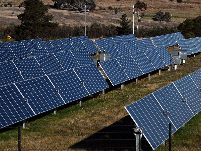 New England is set to begin talks on becoming a NSW renewables zone for projects like solar farms. (Mick Tsikas/AAP PHOTOS)