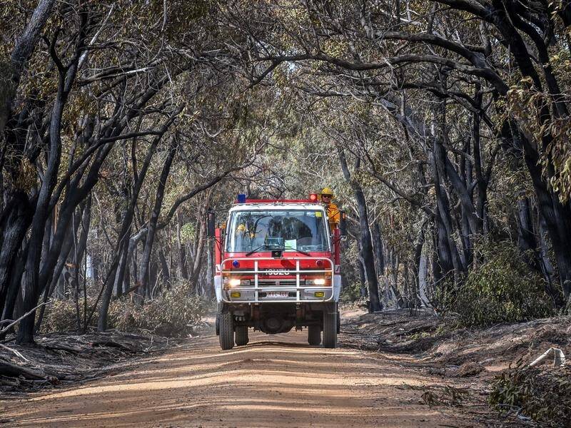 Another house has been lost in a bushfire that raged around Pomonal on the edge of the Grampians. (Justin McManus/AAP PHOTOS)