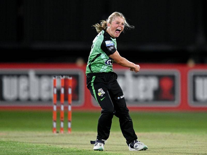 Milly Illingworth has excited the women's game with her lightning bowling for Melbourne Stars. (Dan Himbrechts/AAP PHOTOS)